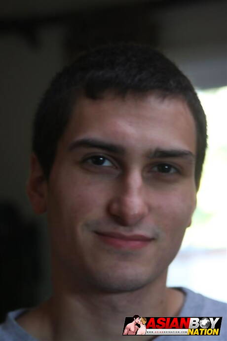 肌肉男 Jake Imura 和肌肉男 Brandon Norris 在吸吮雞巴後操屁股