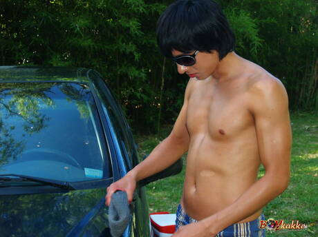 El cachas Ewin 2 y el musculoso Farid tienen un buen sexo oral al aire libre