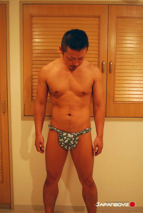 Azjatycka gorąca cipka Takeru 2 uwielbia ssać kutasa