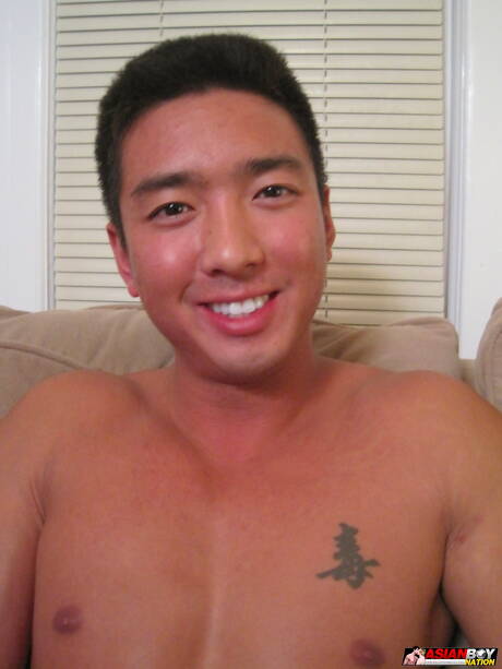 Strongman Chris Venice and oriental superstud Tristan Tran fuck ass after sucking cock