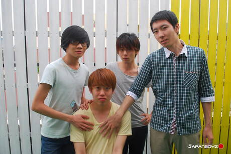 Asiatische Schwule in einer Vierer-Sexszene