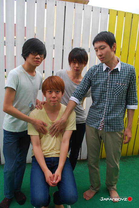 Asiatische Schwule in einer Vierer-Sexszene