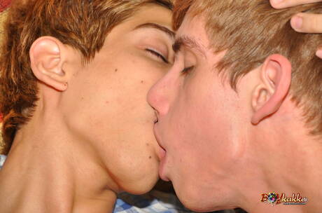 Asian Gay Network: Young Evan and young Mark 2 in dick sucking scene