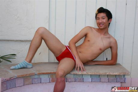 Twink Skyler Tan 和年輕的 Cameron Drake 玩假陽具