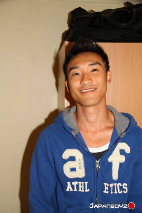 Oriental pretty boy Julien Raw having a pleasure in bathroom