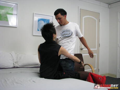 El joven J. Park y el guapo Nathaniel Rodríguez tienen un buen sexo oral