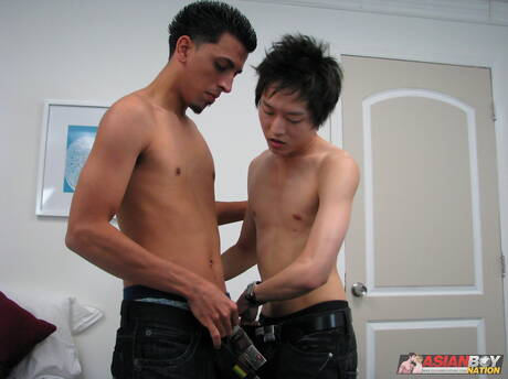 El guapo J. Park y el guapo Nathaniel Rodríguez se follan después de una mamada