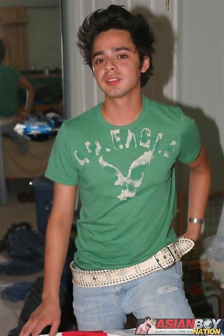 El duro David Chan y el semental Valentino Rudolf tienen un buen sexo anal