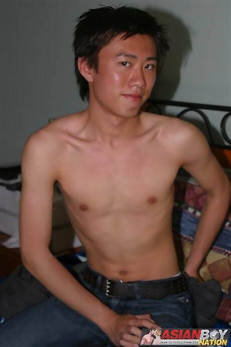 El joven asiático David Chan posando desnudo