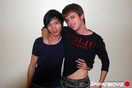 Twink Khan y el guapo Shosei tienen un buen sexo oral