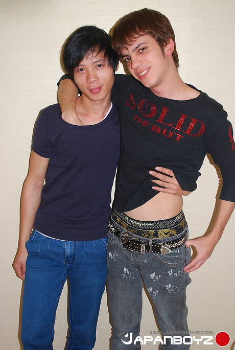 Twink Khan y el guapo Shosei tienen un buen sexo oral