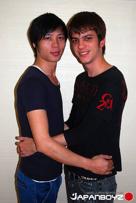 Twink Khan und der hübsche Junge Shosei haben guten Oralsex