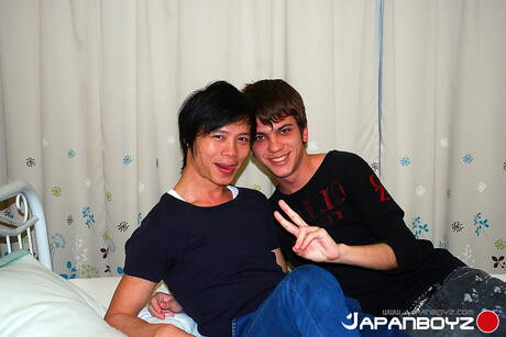 Twink Khan y el guapo Shosei tienen un buen sexo oral