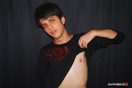 アジアの美しい少年翔生が美しい体を披露