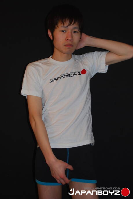 Oriental twink Akinori having a pleasure