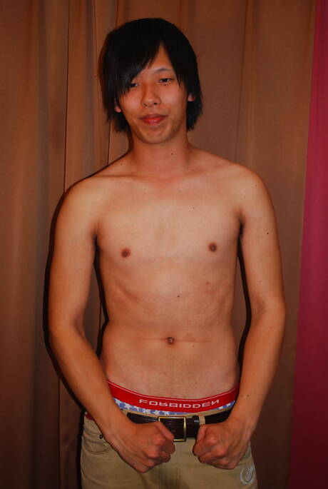 Der orientalische Twink Shosei und der junge Ryo San zeigen einen wunderschönen Körper