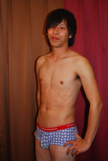Oriental twink Shosei and young boy Ryo San shows a beautiful body