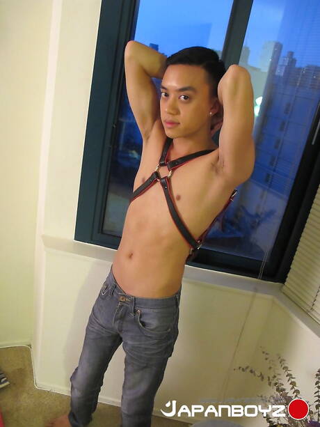 Oriental tough guy Coda Filthy posing nude and showing tight butt