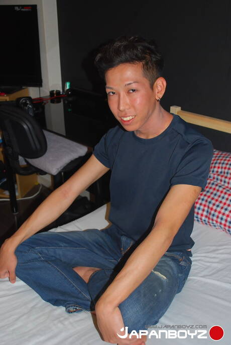 東方漂亮男孩Yuto玩雞巴