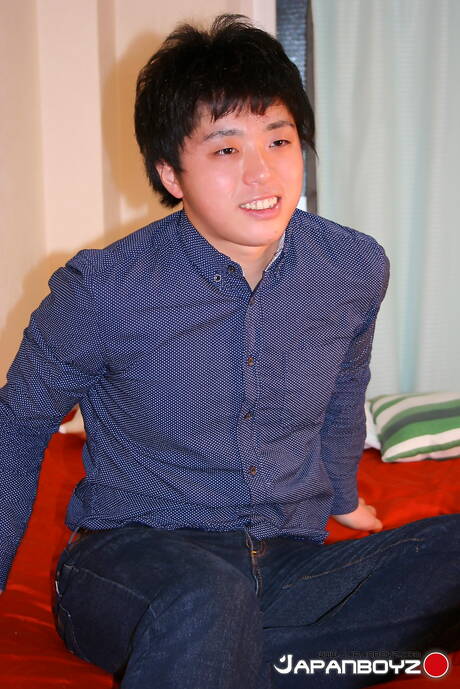 Der heiße asiatische Twink Sora Shima zeigt einen wunderschönen Körper