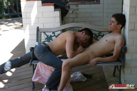 帥哥 Michael Angels 和帥哥 Ace Glory 在戶外激情對決