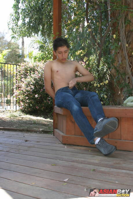 帥哥 Michael Angels 和帥哥 Ace Glory 在戶外激情對決