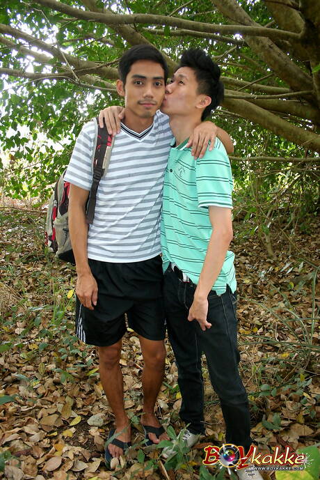 Los chicos calientes Salim Jeidee, Masumi Kato y Yai en un trío caliente con sexo anal al aire libre