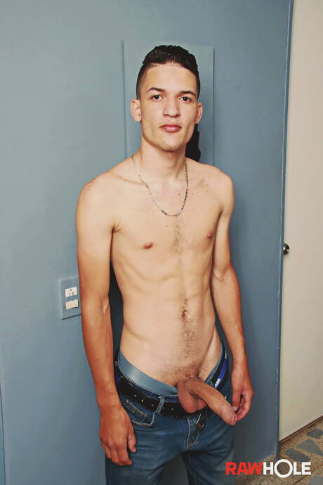 Feder bien bâti pose nu