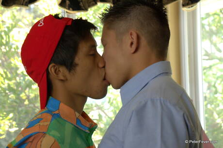 Asian muscular Jessie Lee and  Robin fuck after blowjob