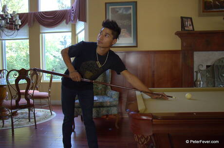 Der Latino-Muschi Jayden lutscht und vögelt den Jungen