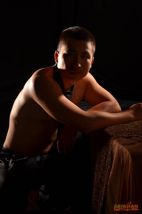 Husky guy Kai and latin beautiful boy Rave Hardick undressing and showing nice butt outside