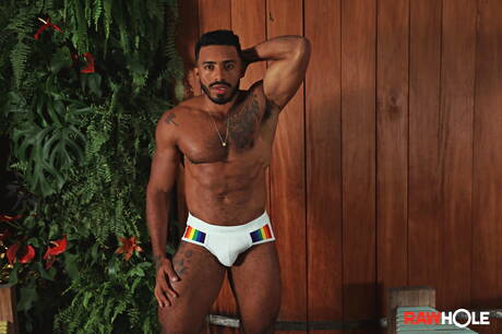 丹尼爾·托羅 (Daniel Toro)、拉蒙·索薩 (Ramon Souza)、盧卡斯·斯庫德拉里 (Lucas Scudellari) 和亞瑟 (Arthur) 激情熱舞