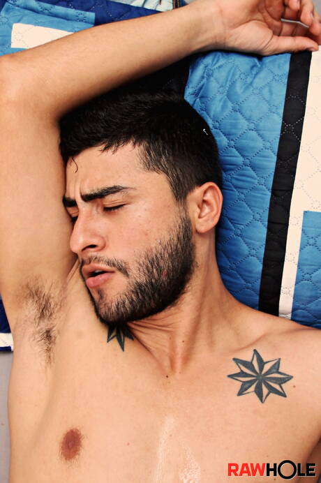 Der kräftige Latino Rubiel hat ein Vergnügen