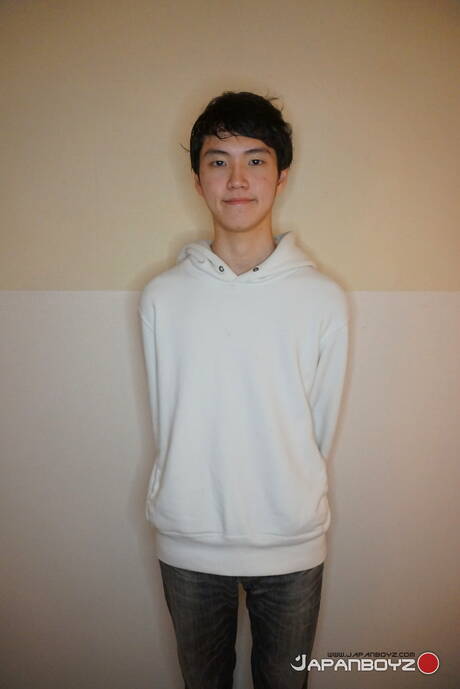 Asian hot twink Kaito shows a perfect body in shower