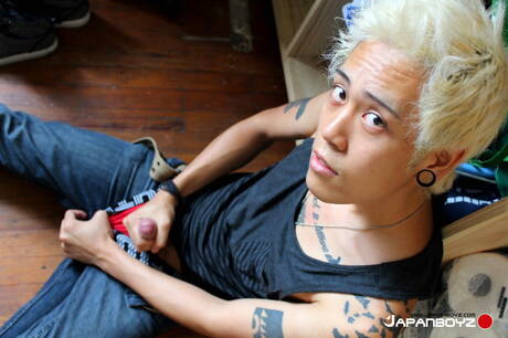 Asian hot twink Yuki masturbating