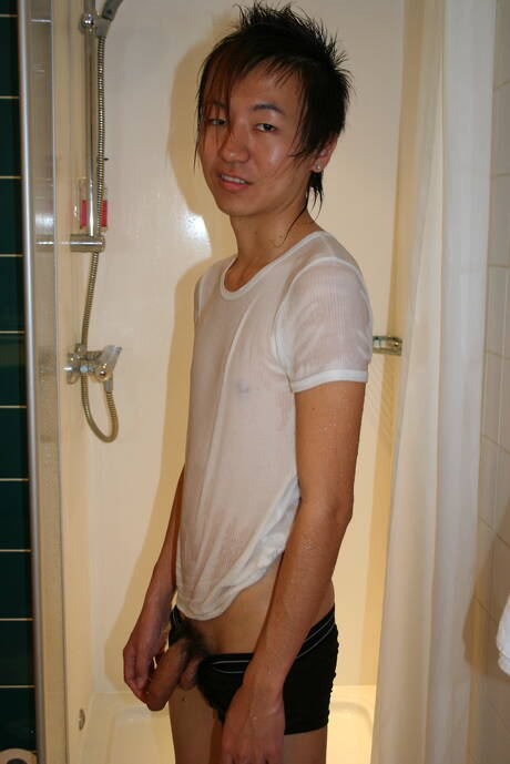 Oriental young boy Ryu playing with cock in shower