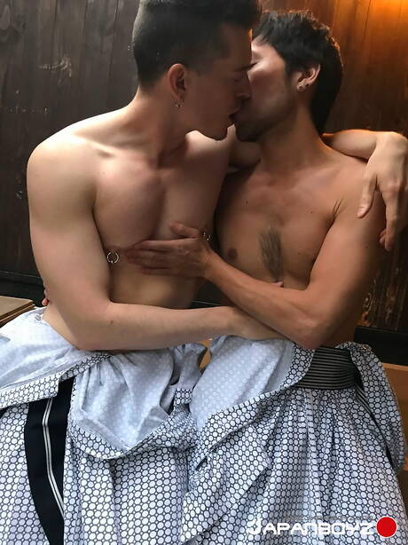 La lontra orientale Kinjiro ha una scena di coppia bollente con fisting