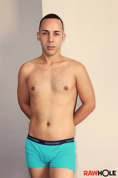 Le costaud Daguy et le costaud Gus baisent le cul après avoir sucé une bite