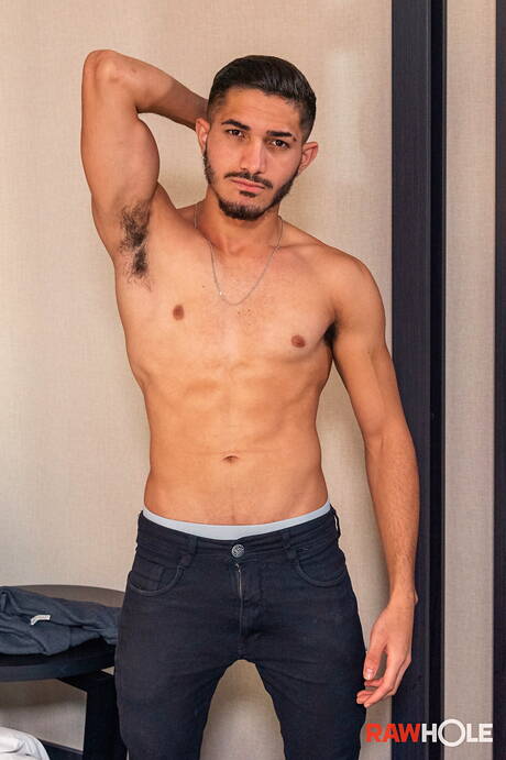 Brazilian muscular Lucca Santanna and well-built Victor Mancini have a hot sex