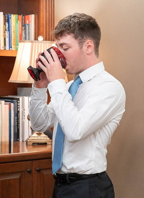 Calvin Michaels musclé et Kyler Drayke, un beau gosse américain, dans une scène homosexuelle torride