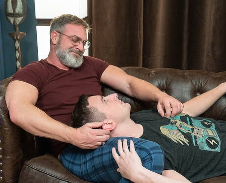 美國明星肌肉男 Chase Tyler 和毛茸茸的熊 Kristopher Weston 互相撞擊