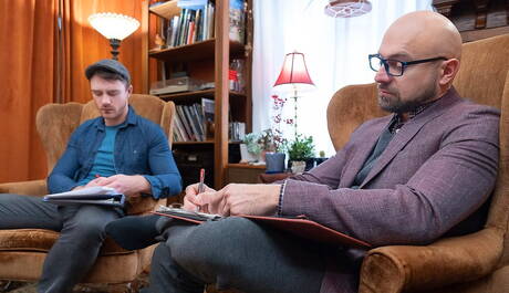 Les mecs américains chauds Adam Snow et Cole Blue bien bâti ont une relation sexuelle torride