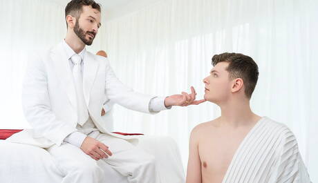 セクシーな男の子アダム・スノー、イーサン・テイト、タッカー・バレットがお互いを吸ったり、セックスしたりしている