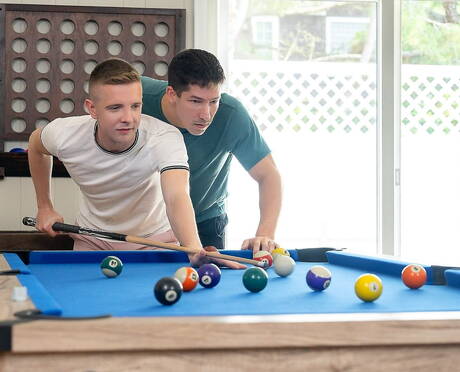 Les garçons chauds Eddie Patrick, Legrand Wolf et Serg Shepard dans un trio torride