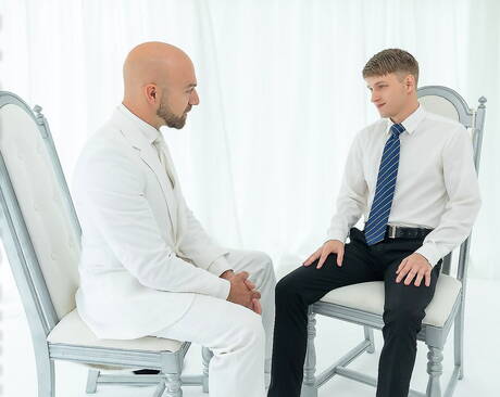 アメリカのスター、アダム・スノーと若いノア・ホワイトがチンポしゃぶりシーンで共演