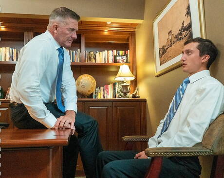 Os caras americanos gostosos, o jovem Jack Andram e o durão Matthew Figata fodem a bunda depois de chupar