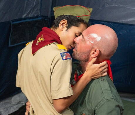 Ace Banner, Adam, Damien Grey e Serg Shepard em sexo grupal selvagem ao ar livre