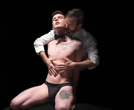 2人のアメリカ人の少年、成熟したクマのケイン・マルコと若い男のイーサン・テイトは熱いカップルセックスをします