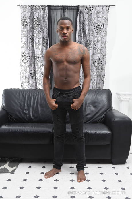 Superstud Chico en gespierde kerel Per Fection in hete homoseksuele scene