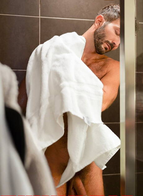 Twink Top: Canadian beautiful boy Peter Pounder and american hairy stud Tucker Barrett have a hot sex